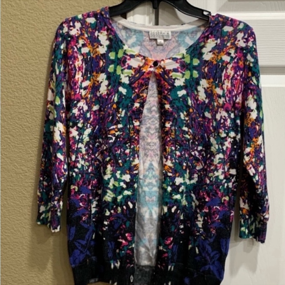 JOSEPH A. Top boyfriend sweater button down cardigan size M
Button down